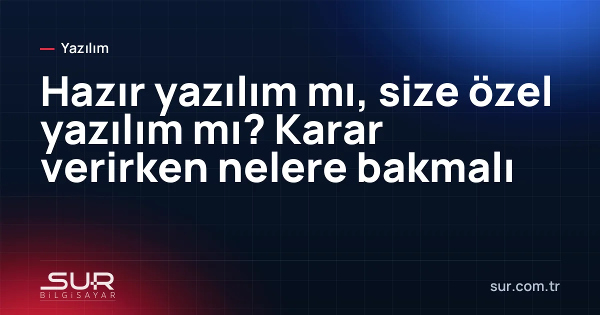 Toplantı masasında hazır paket yazılım ile özel yazılım seçeneklerini karşılaştıran ekip