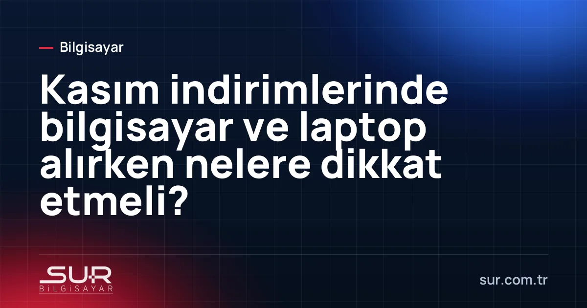 İndirim etiketiyle sergilenen laptoplar ve karşılaştırma yapan kullanıcı